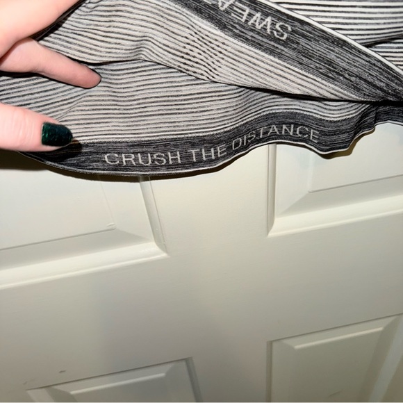 Lululemon Swiftly Tech 2.0 Black and White Stripes Short Sleeve Tee Size 6 - Picture 7 of 8